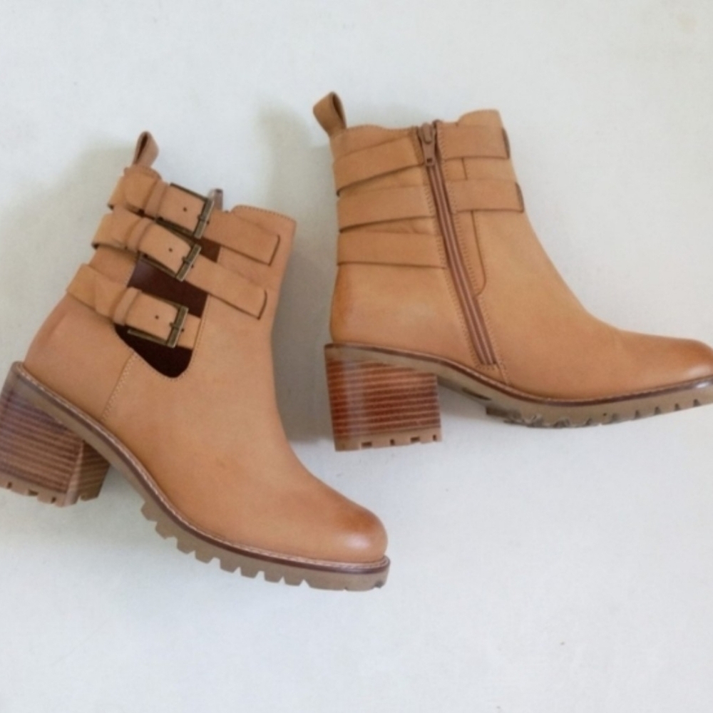 ๐ค Seychelles tan leather heeled buckle ankle boots - Picture 2 of 11